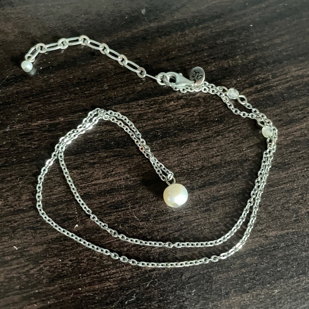 Delicate pearl necklace